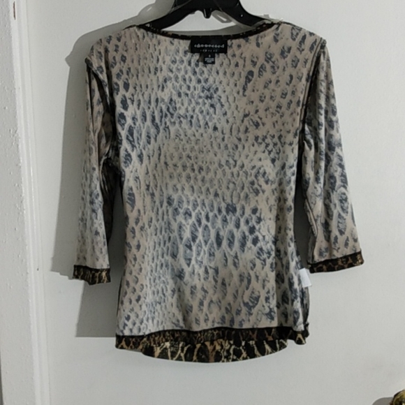 Ladies Connected Apparel Black/Gold Top Size Small - Picture 5 of 6